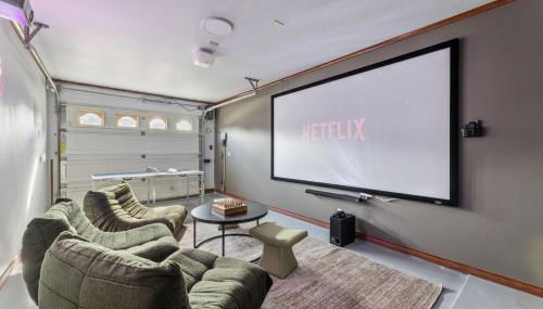 Golf-Side Luxe Escape Sleeps 13 Hot Tub & Theater - Foto 4