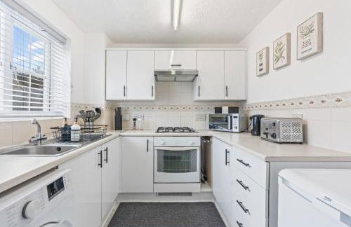 Central Peaceful Home with Parking, Wi-Fi and Garden - Foto 9