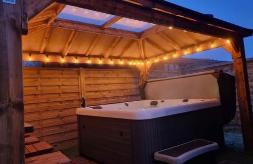 Luxury log cabin with hot tub- York - Foto 2