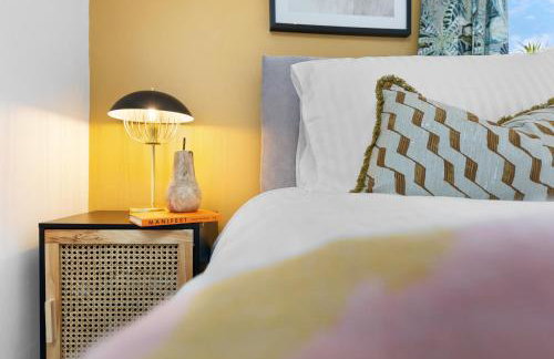 4-Bedroom Stunning Luxe, Spacious & Stylish Design House Bolton, Sleeps 11, with Parking Central Bolton, Links to Manchester, Pet-Friendly, Best For Groups! WORK CONTRACTORS SPECIAL OFFER! - by Blue Puffin Stays - Foto 36