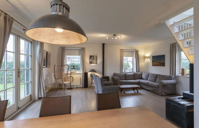 Beautifully Situated Luxury Villa on the Water - Foto 68