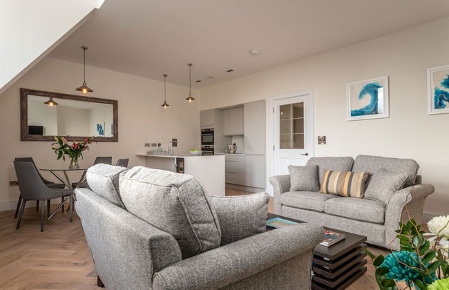 Cathedral View in Exeter - Photo 58