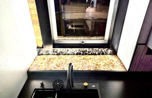 The Upstairs Escape - Foto 36