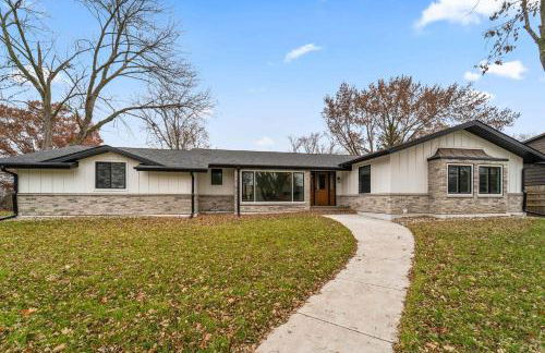 Spacious 5BR Family Home Near ISU & Attractions - Foto 32