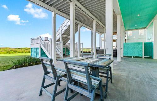 Beachfront Hideaway! Luxury Beachfront, SwimSpa, Game Room, Firepit by Bolivar Vacations - Foto 69