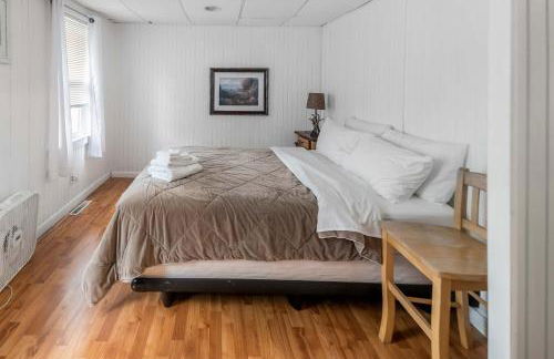 Family Lakefront Adventure House 3BR wFirepit & Scenic - Foto 51