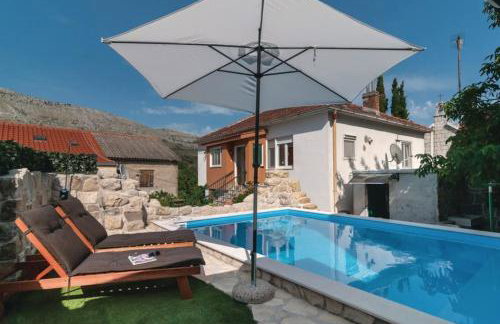 Holiday House near Split with heated pool - Photo 4