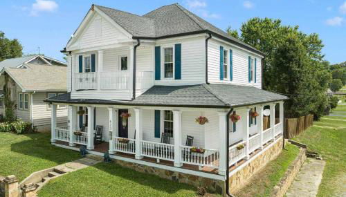 Sleep 10 * in this historic home in state streets - Foto 1, Shopping Area