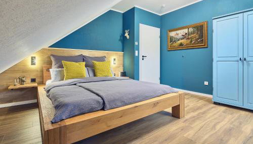 Natur-Design "Platzhirsch Sauerland" - Sauna, Kamin, Balkon, Garten, Hütte, Grill - Foto 5, wardrobe