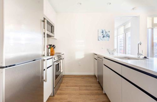 Entire Apt Downtown Seaport with Pool - Photo 14