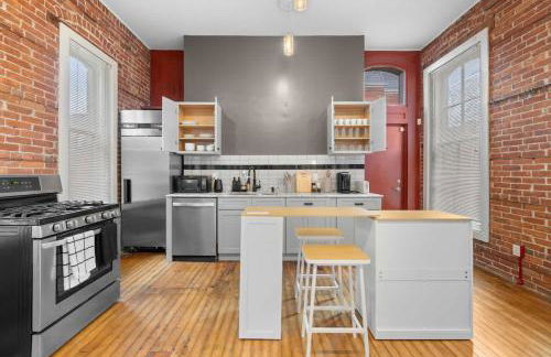 Allentown 5 BR House Free Parking No Chores! - Photo 10