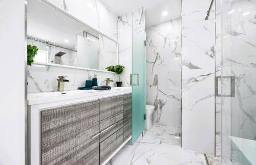 Spectacular Miami- Htd Pool,5 Bdrooms ,MiniGolf, Playground, Baby Items, BBQ - Photo 56