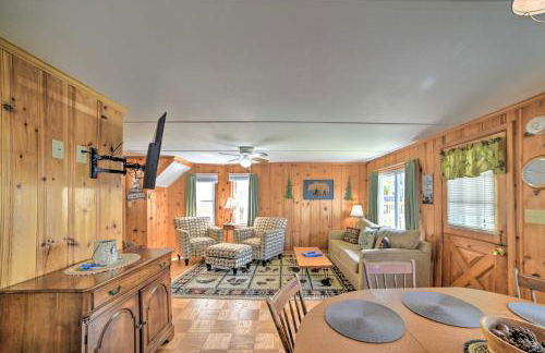 Sebago Lake Cottage with Patio and Beach Access! - Foto 6