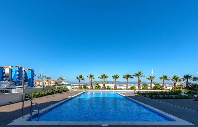 Luxury Modern Apartment With Exceptional Views! Hosted by Sweetstay - Photo 35