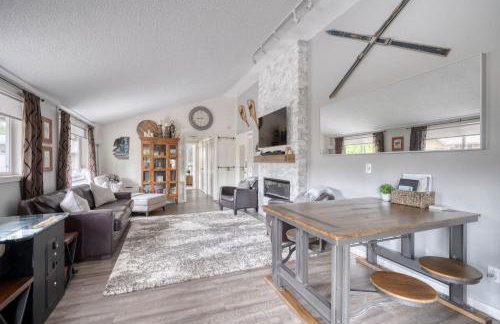 Mt Hood Village Condo - Cozy Retreat with Fireplace - Foto 13