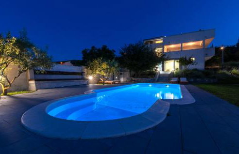 Villa Ume - heated pool, sauna, volleyball court - Photo 36