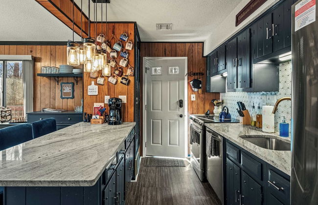 Mountain Magic by Avantstay Firepit + Game Room - Pool Table, Foosball - Foto 5