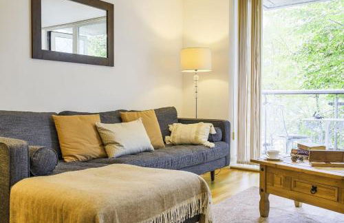 Elegant 2-Bedroom Apartment with Balcony - Foto 24