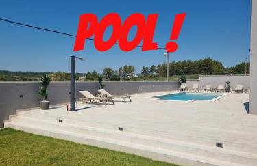 Villa Madison, Spacious Sea View Apartments Near Zadar with heated pool - Photo 1