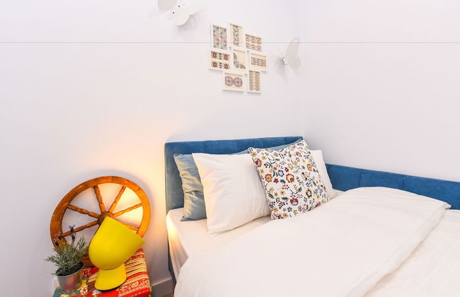 Parliament & River View Apartments - Photo 23