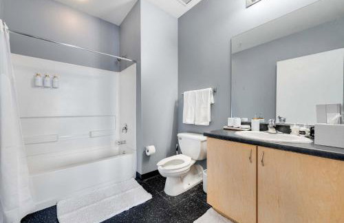 West Loop - City Views With In & Out Parking 1 - Photo 30