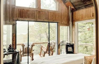 Stunning Pet-Friendly Treehouse for Relaxing Glamping Retreats in North Carolina - Foto 72