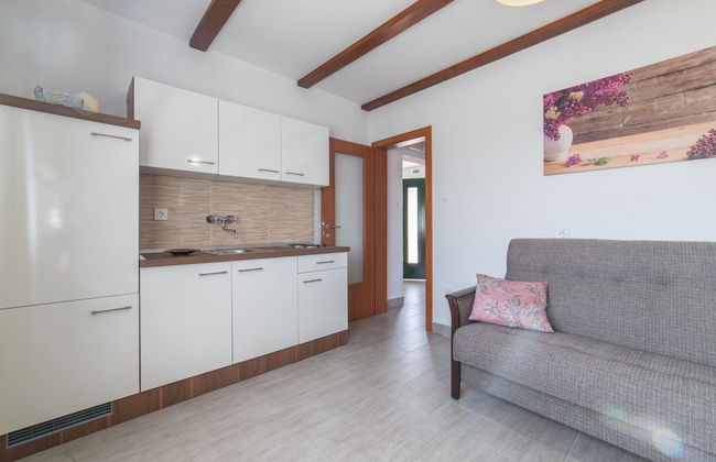 Serene Retreat Holiday Home With Pool - Foto 10