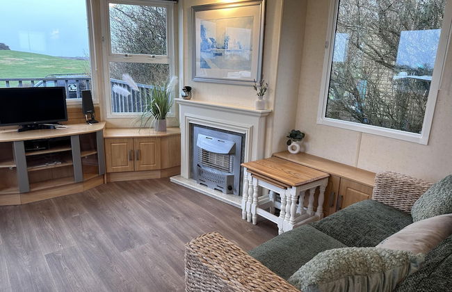 Captivating 2-bed Static Caravan in Holyhead - Photo 16