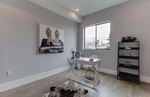 Luxury Modern 4 Bedroom 4 Bathroom Home with Rooftop Deck #4 - Foto 35