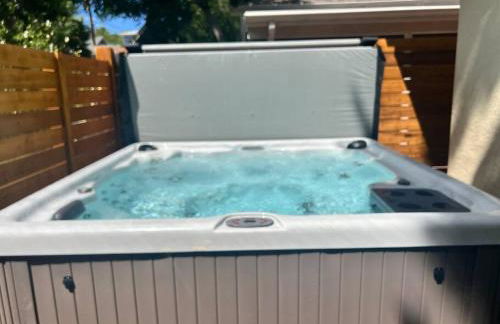 Walk to Dining Breweries and Shops Plus New Hot Tub - Foto 39