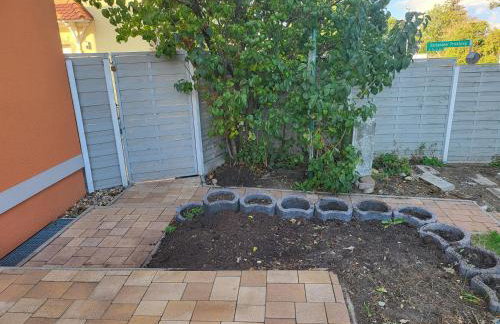 Modernes behagliches Haus mit Kamin, Terrasse und Garten - Foto 10