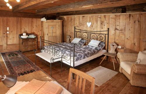 Historischer Vogtshof: eingezäunt | sonniger Garten | Kamin | Denkmalschutz - Foto 13