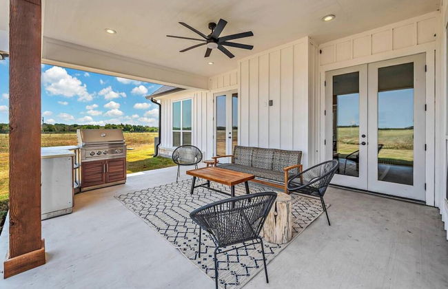 New Luxury Texas Farmhouse - Photo 61