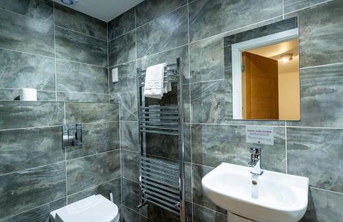 Errwood, woodland lodge with hot tubs for 14 - Foto 60