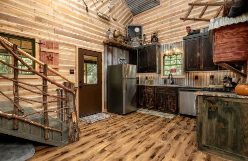 Magical Treehouse with Slide by Brazos River for Family Glamping Adventures in Texas - Foto 17