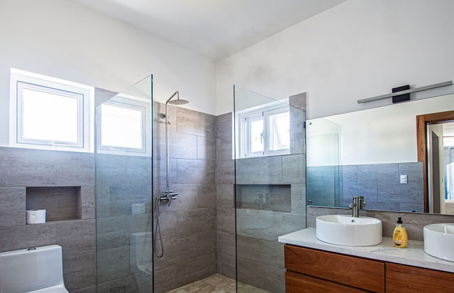 Spacious Family Suite, Ocean Village! - Photo 15