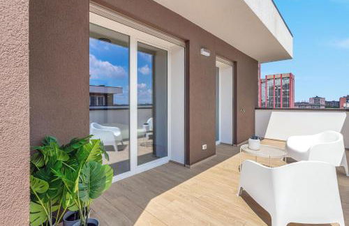 Airy Apartments with Balcony & Garage by NDP rent - Foto 9