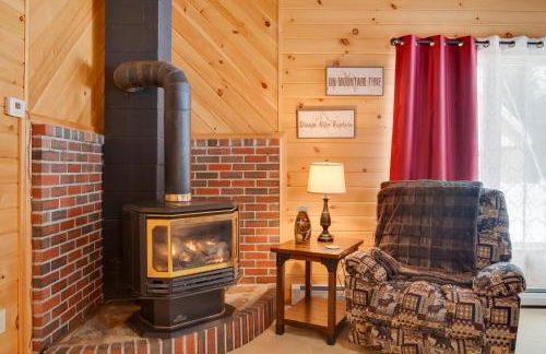 Peaceful Stark Cottage with Deck on South Ponds! - Foto 10