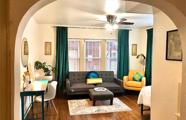 Evie's apartment - Photo 60