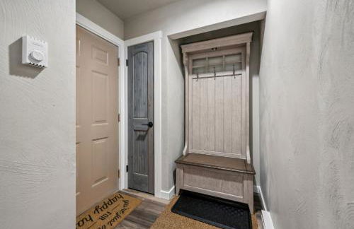 3BR Ski Resort Townhome-Sleeps 7 - Foto 13