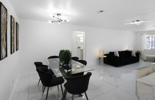 Chic & modern canal-front retreat with private pool - Azure Tides - Photo 47