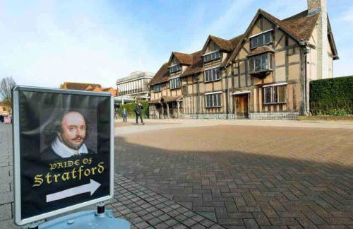 Freshly decorated apartment 10 mins from Cotswolds Child Friendly Great location with plenty of nearby free parking freestanding bath and outdoor private terrace area - Foto 21