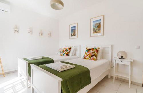 StaySalty - Resort Style Family Beach House with Pool - Photo 32