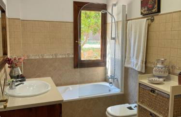 Tranquil Mallorca Villa Seaside Getaway with Pool - Foto 8