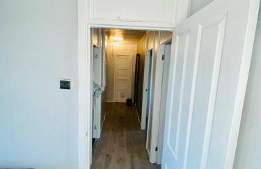 Bright, Spacious, modern Interior Decor 2 bedrooms Apartment with amazing views - Photo 7