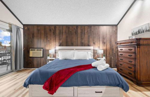 Mira Mesa Family Retreat 4BR with Balcony and Firepit - Photo 44