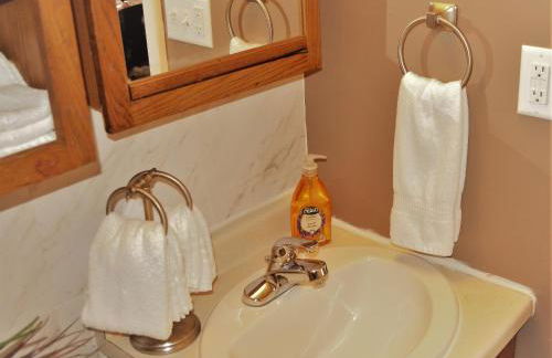 Grand Red - six-bedroom apartments near the UND campus - Foto 30