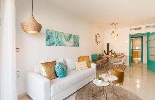 Charming apartment on the beach - Pool and parking - Photo 11