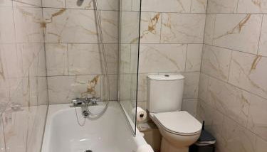 Large New 5 Bedroom 2 Bathroom House in Central Southampton - Free Parking - Foto 5