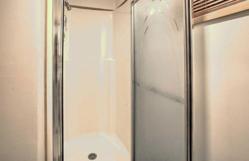 Remote Island Escape with Breathtaking Views - Photo 23